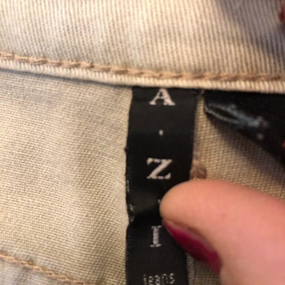 AZI embellished cropped jeans EUC size 4 - Picture 4 of 7